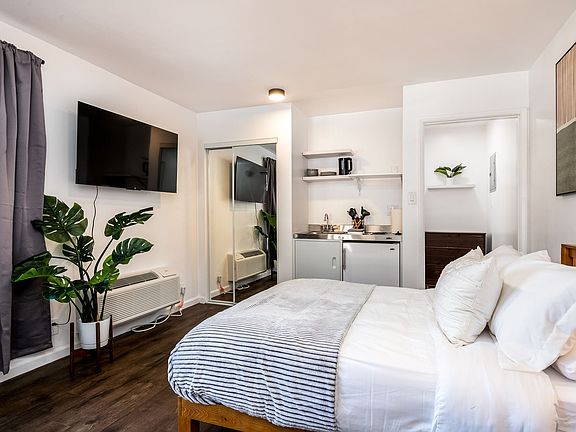 4th image of 7000 Franklin Ave #7000A