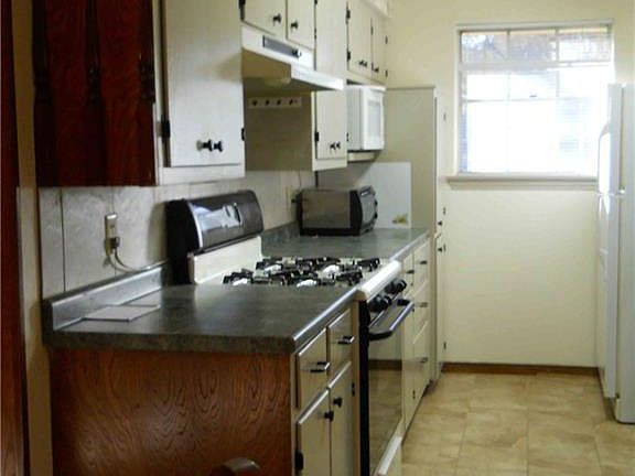 4th image of 4002 Greensboro Cir