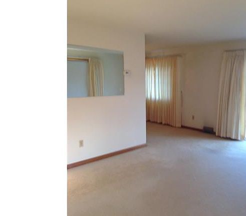 4th image of 65371 Three Hills Dr