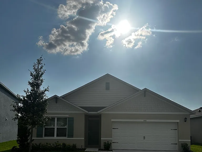 Stunning, Nearly New 4/2 Home in beautiful Victoria Oaks subdivision in Deland!
Monthly housekeeping, cable & internet included in rent