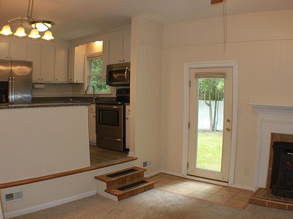 4th image of 907 Costigan Dr