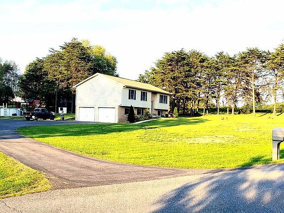 5th image of 22 McGill Dr