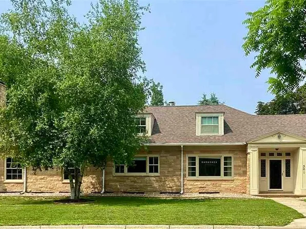 301 5th St SW, Wells, MN 56097