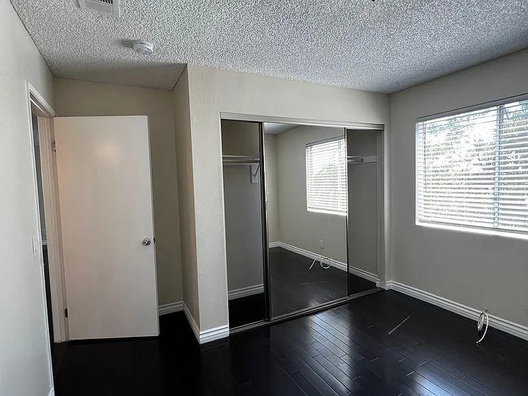 981 Everett St #5 — Photo 12