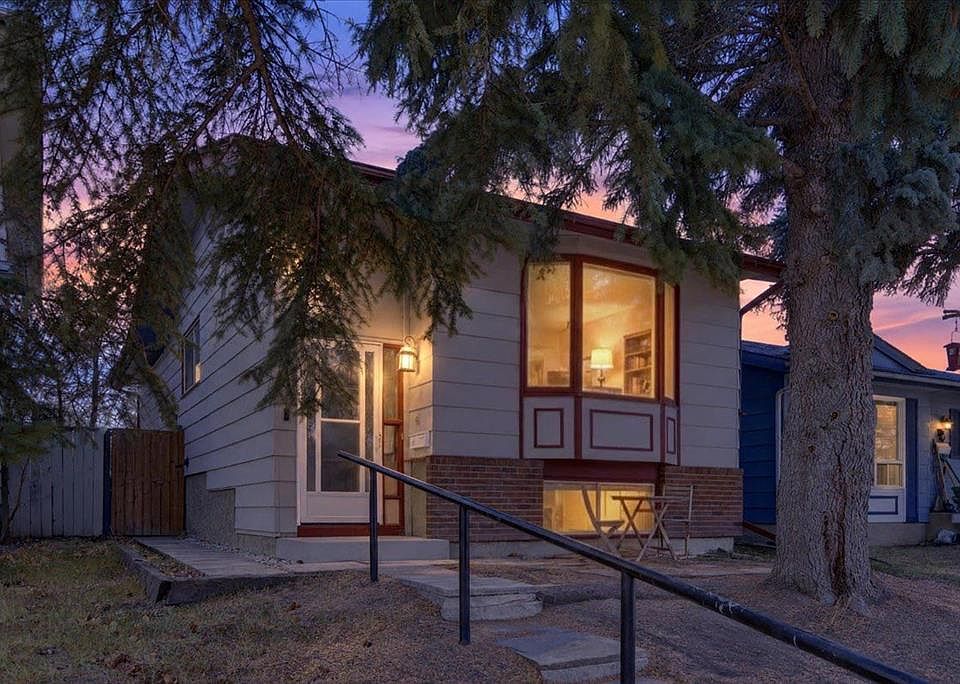 1st image of 219 E Sunvale Cres SE