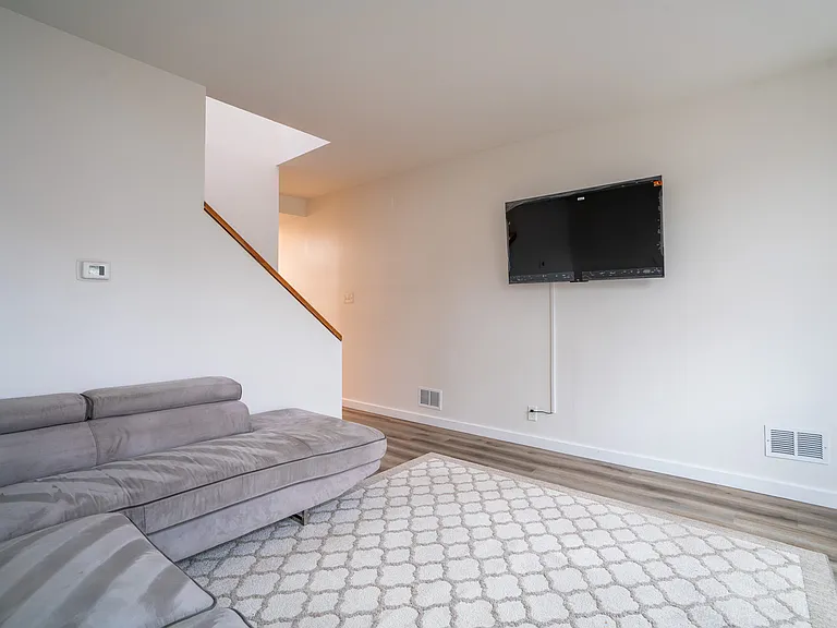 2237 Brookfield Ave — Photo 35