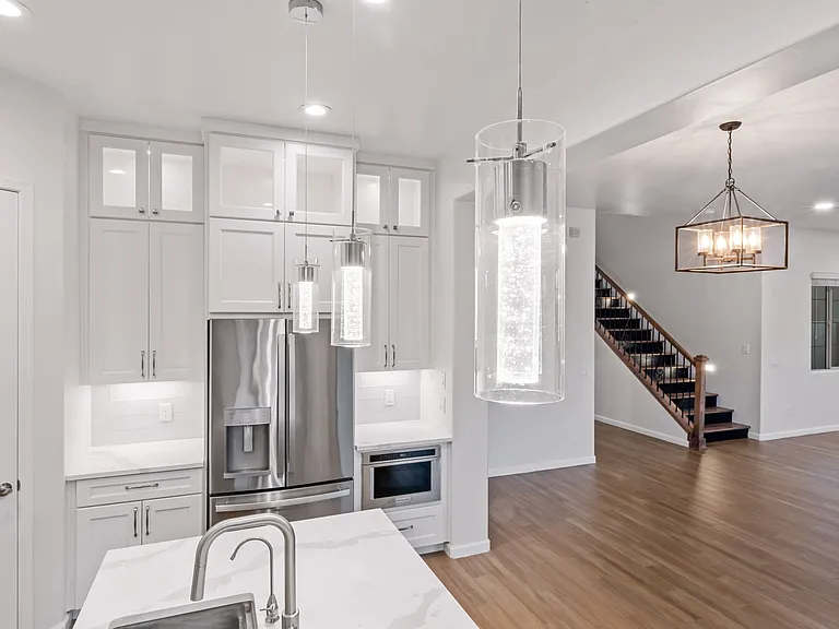 1005 W Lark Bunting Ln — Photo 8