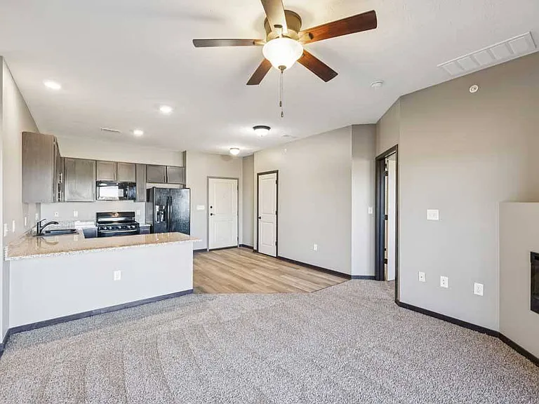 The Flats at 84 — Photo 118