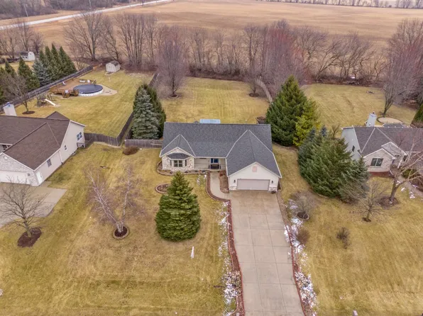 5272 High Ridge TRAIL, West Bend, WI 53095