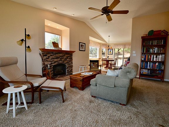 5th image of 250 Mistletoe Ct #88-2