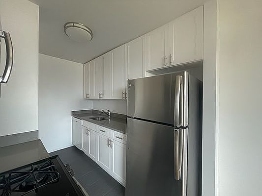 3rd image of 3671 Hudson Manor Ter APT 11E
