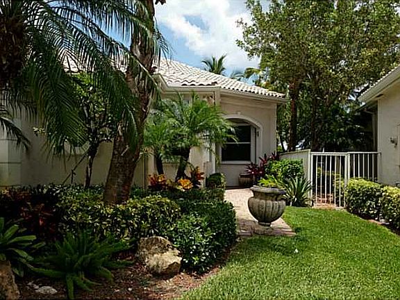 3rd image of 2543 Bay Pointe Dr