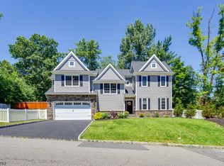 4 Girard Ave, Chatham, NJ 07928