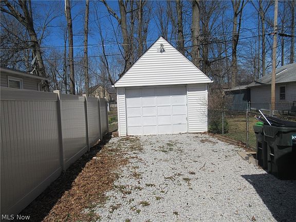 3rd image of 29107 Fuller Ave