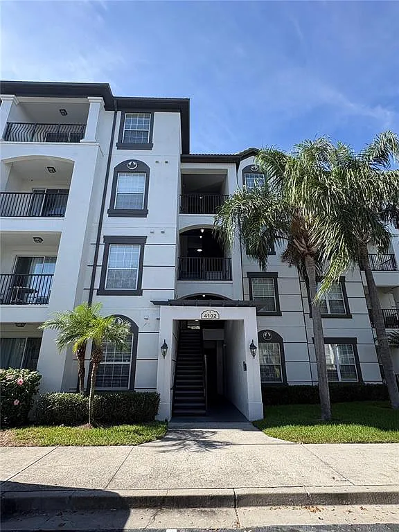 3 bed, 2.0 bath, 1247 sqft, $2,200 — Photo 1