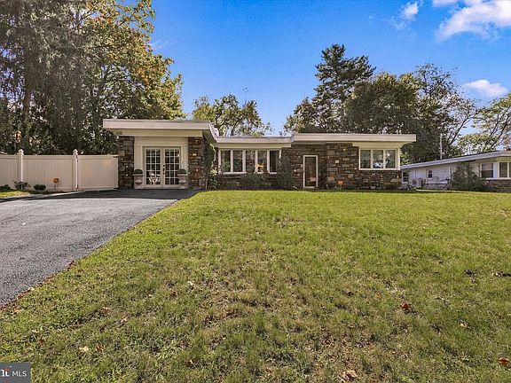 2nd image of 716 Martens Ln