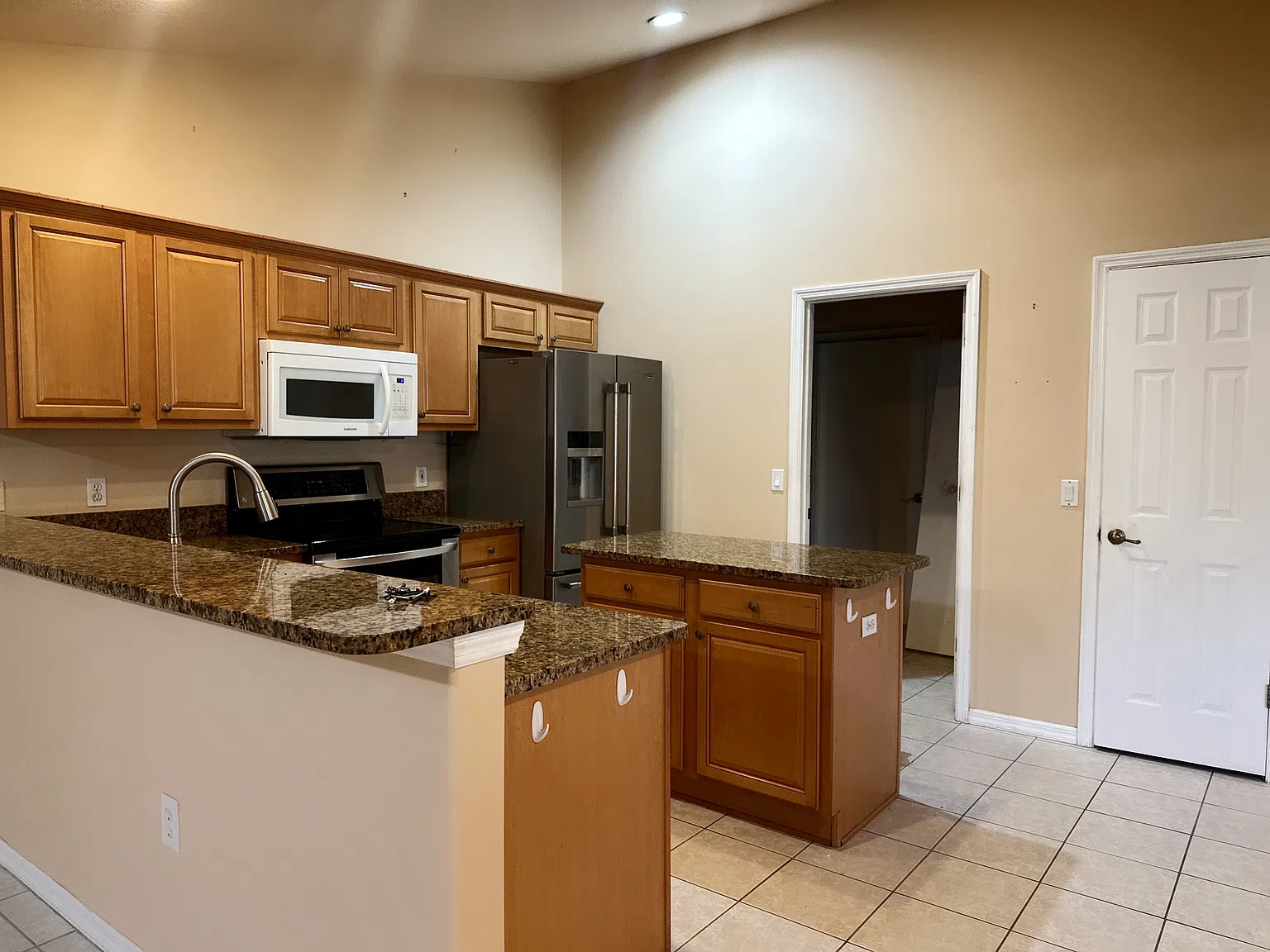 3 bed, 1819 sqft, $2,550 — Photo 3