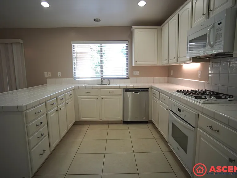 12708 Beechfield Dr — Photo 7