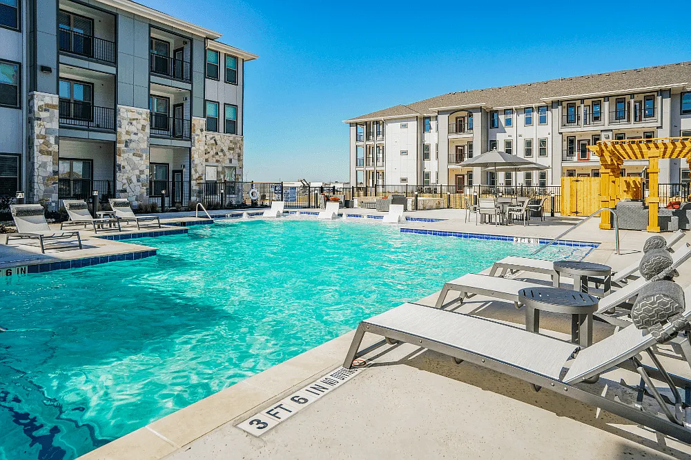 The Grand at Manor Apartments — Photo 2