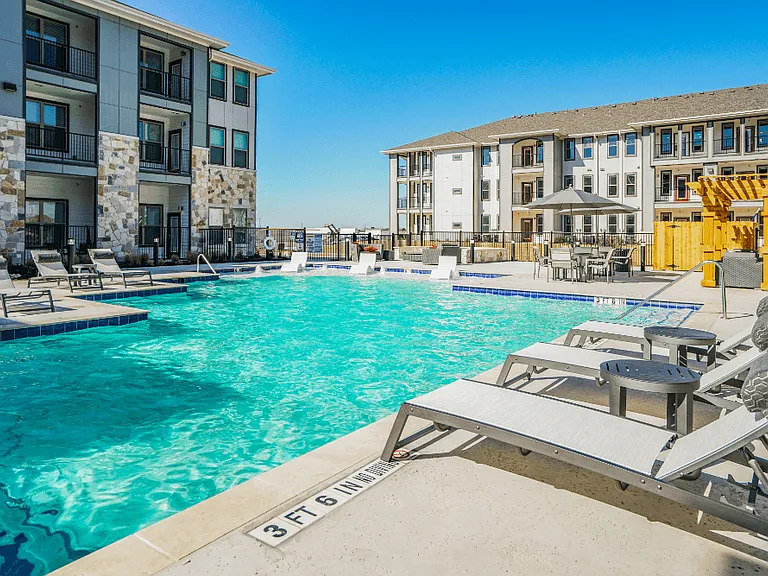 The Grand at Manor Apartments — Photo 2