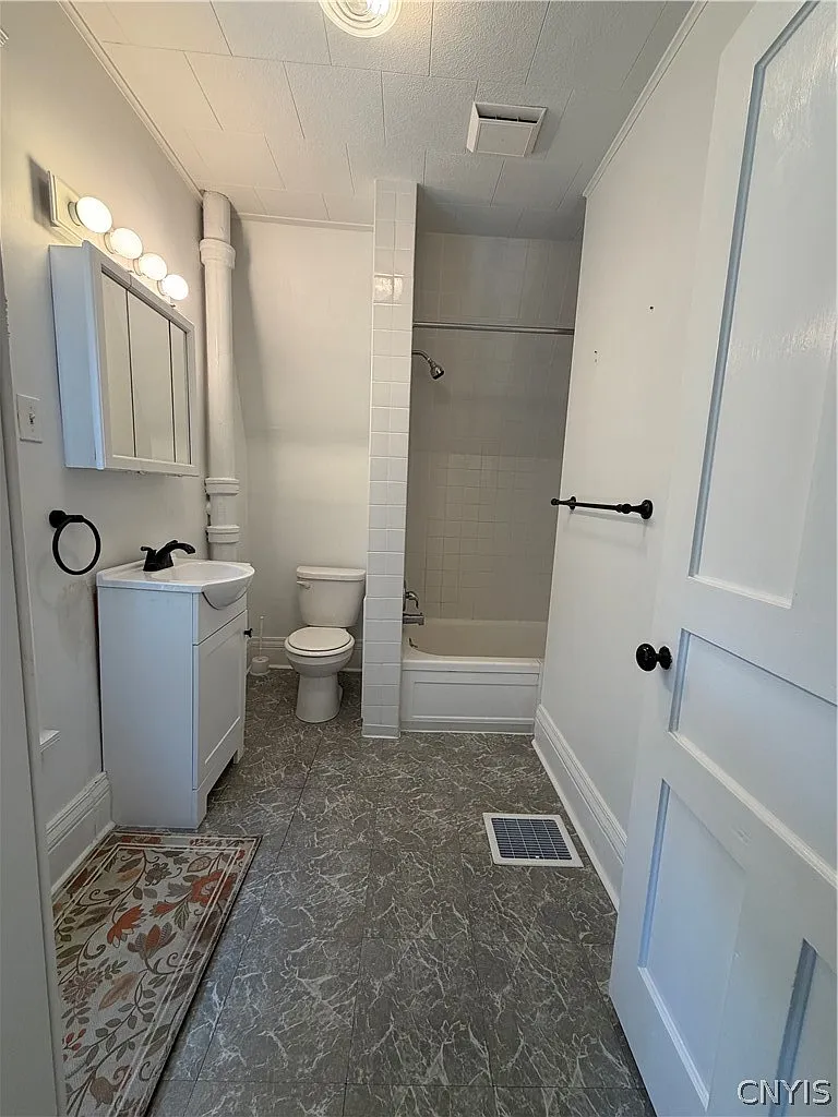 1 bed, 1.0 bath, 1924 sqft, $1,600 — Photo 3