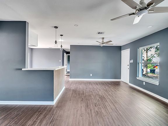 4th image of 9814 Trumpet St