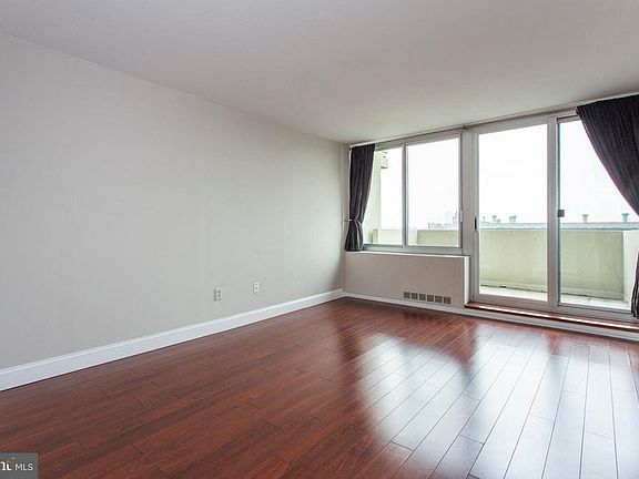 3rd image of 604 S Washington Sq APT 609