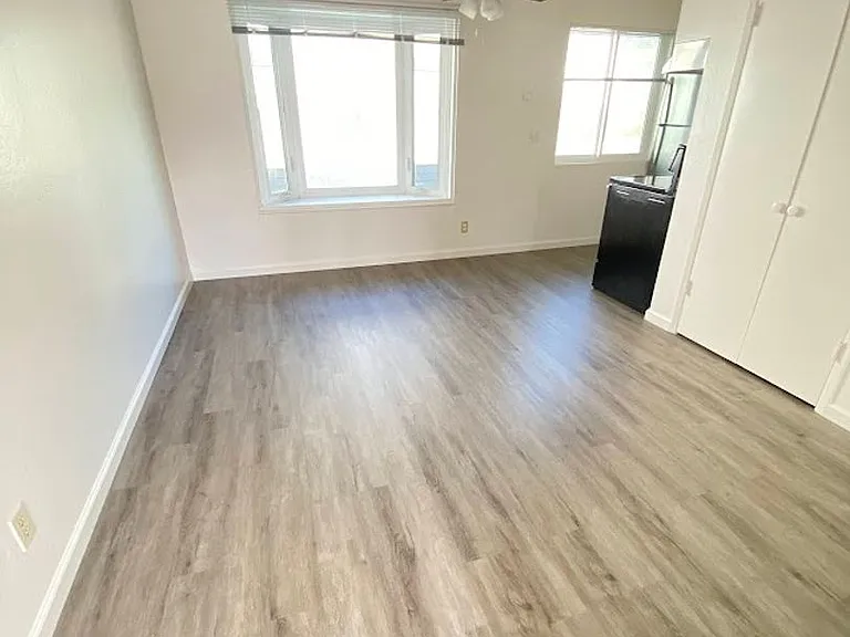 518 Avenue Alhambra — Photo 3