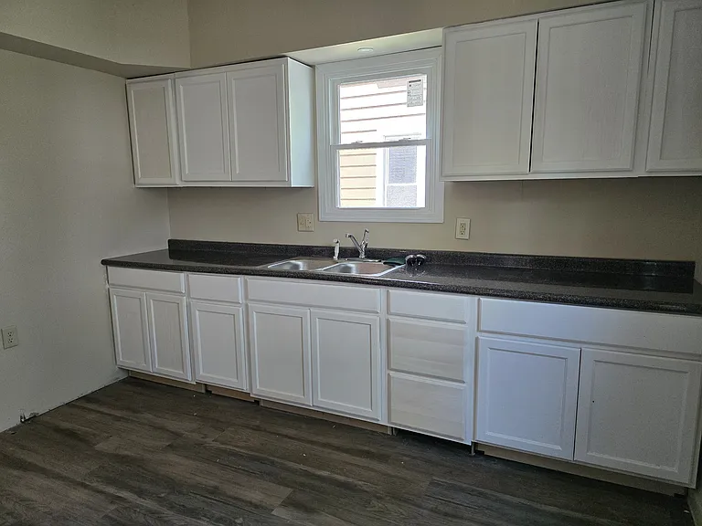 423 Bishop Ave — Photo 10