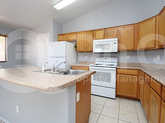 3rd image of 3327 W La Salle St