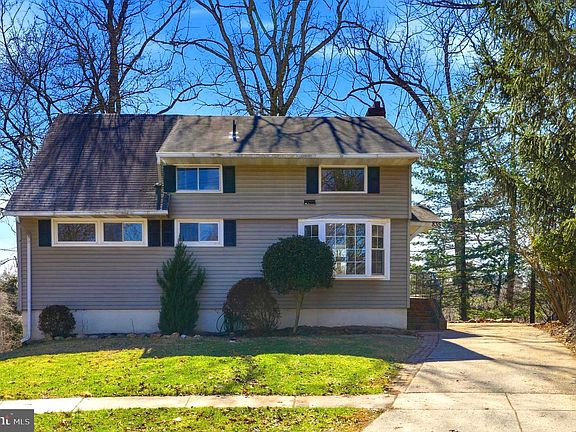 2nd image of 835 Bowie Rd