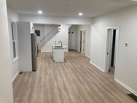 3rd image of 1905 W 50th St