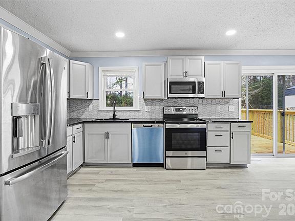 3rd image of 1522 Parson Grove Church Rd