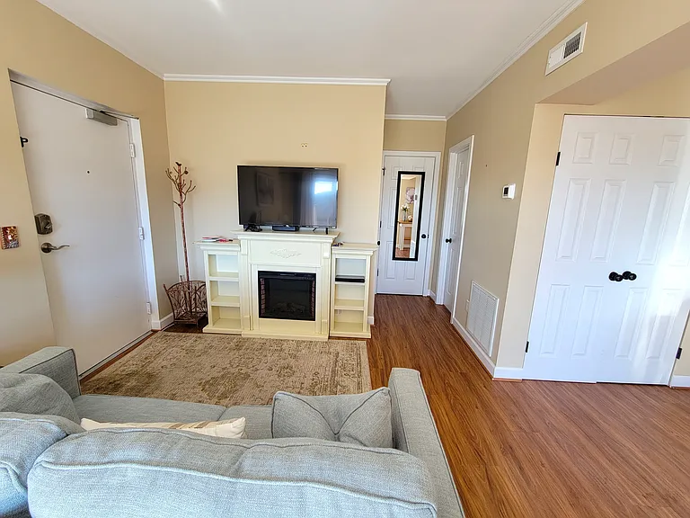 1604 Monticello Ave #B — Photo 5