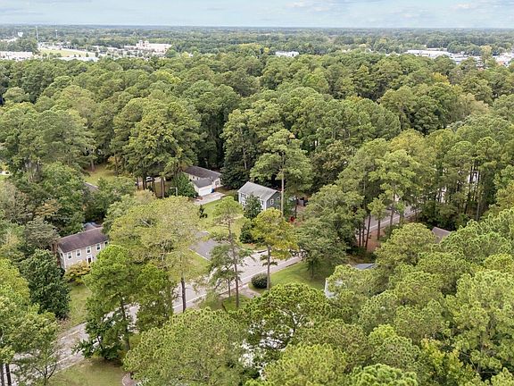 4th image of 405 Greenwood Drive