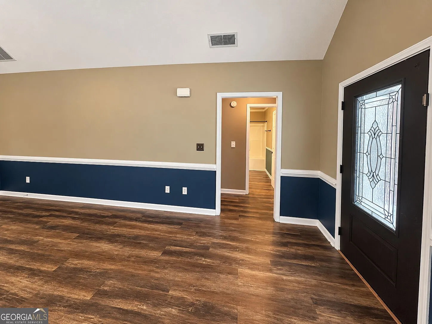 3 bed, 2.0 bath, 1558 sqft, $2,000 — Photo 3