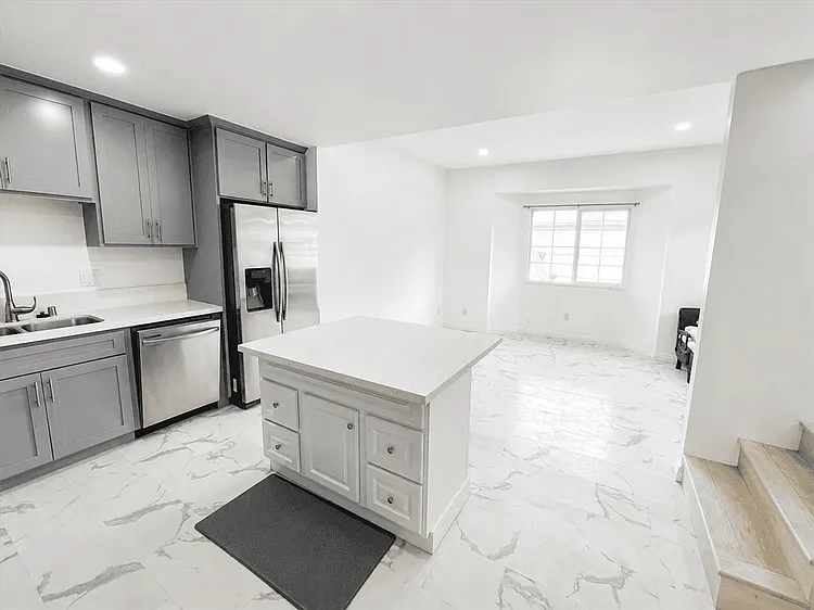 6029 Del Amo Blvd — Photo 6