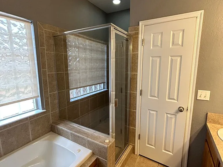 211 NW Cherry Ave — Photo 23