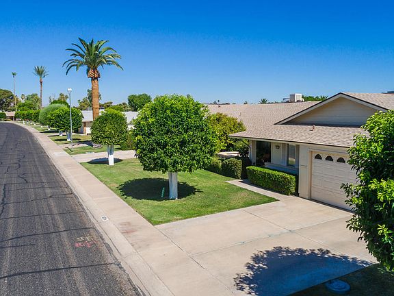 3rd image of 10714 W Cheryl Dr