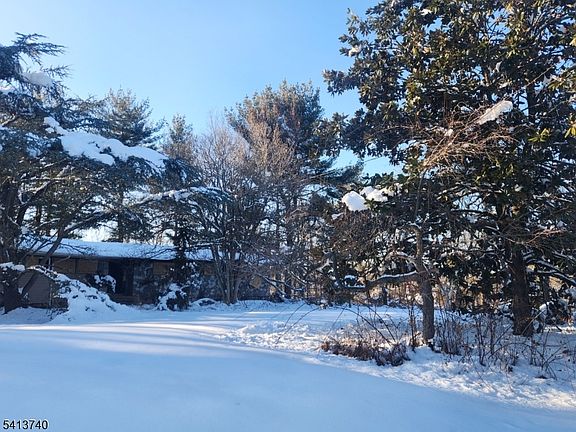 2nd image of 256 Amwell Rd