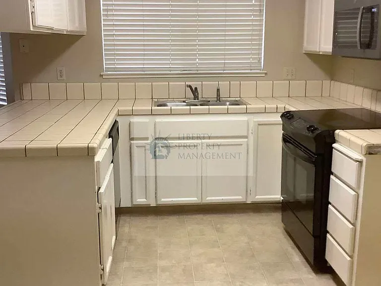 3117 Harbor Dr — Photo 4