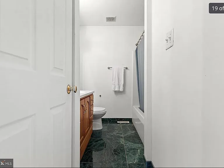 124 Versailles Ct — Photo 21