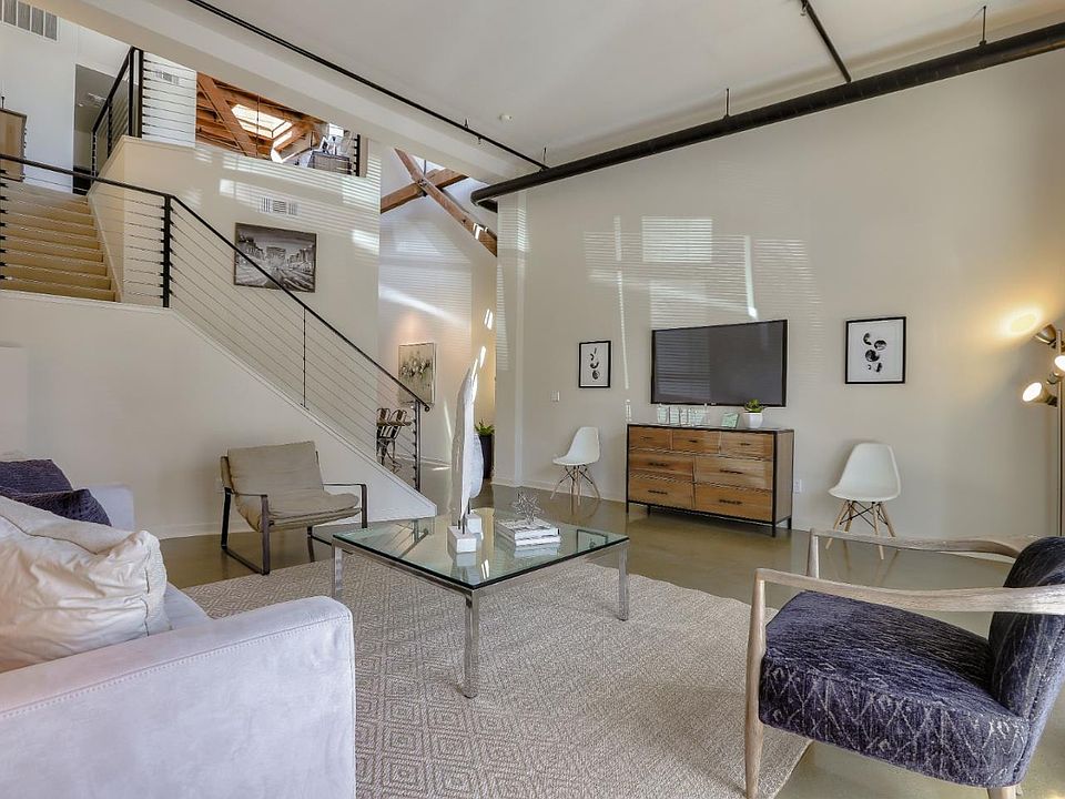 1st image of 536 Manzana Pl