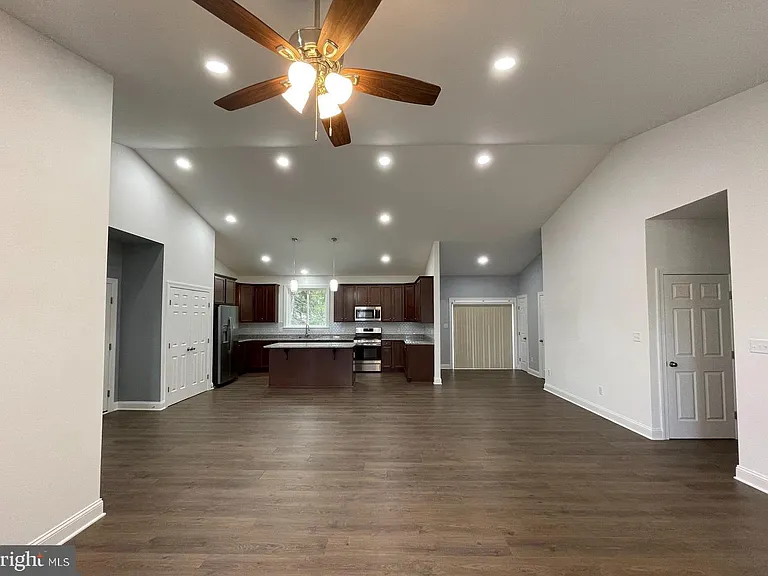 1906 Porter Rd — Photo 2