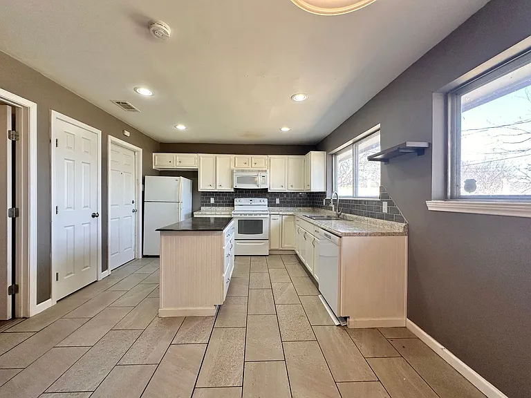 1904 Stardust St — Photo 8