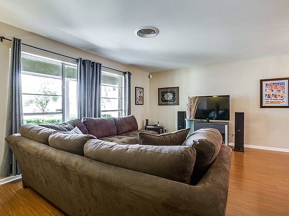 5th image of 360 Towne Vue Dr