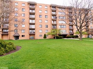1747 W Crystal Ln UNIT 704, Mount Prospect, IL 60056