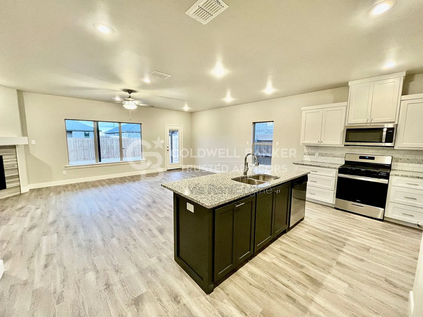 4 bed, 2.0 bath, 1888 sqft, $2,050 — Photo 2