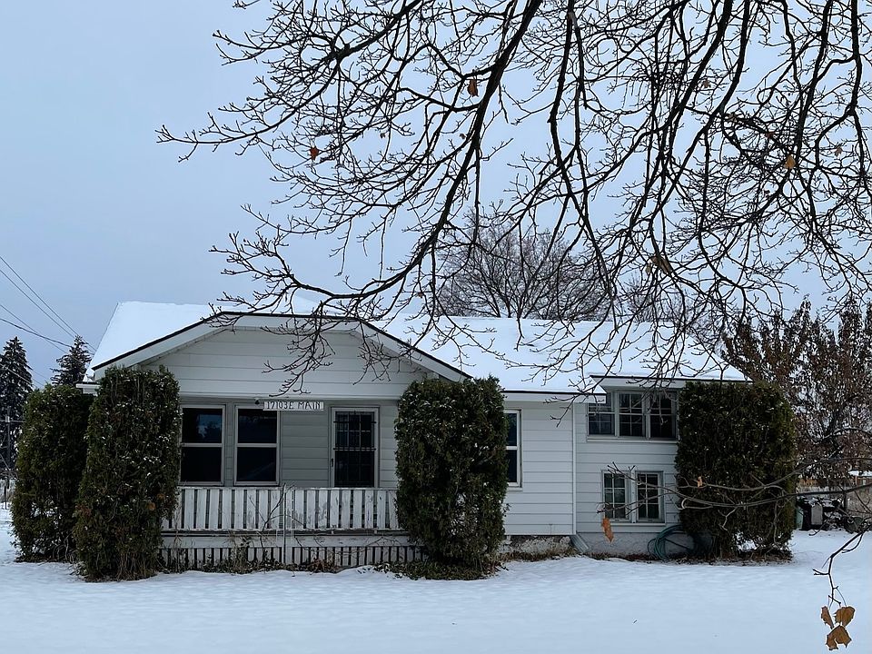 17103 E Main Ave - Farmhouse