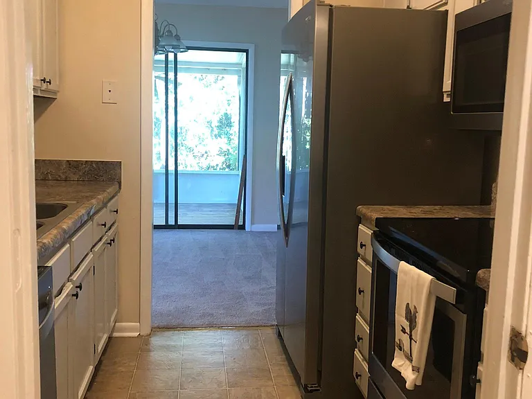 142 King Edward Way — Photo 4